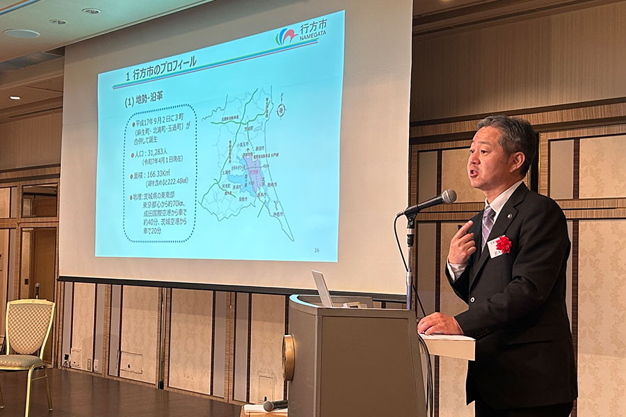 茨城県⾏⽅市 鈴⽊周也市⻑
